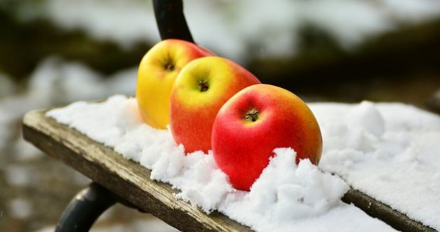 雪とりんご